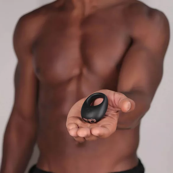 Je Joue Mio - anillo vibrador para pene recargable e impermeable - negro